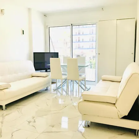 Modern And Design Studio Near The With Large Swimming Pools Apartman