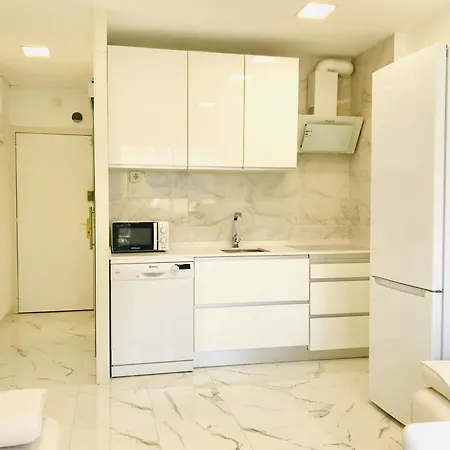 Apartman Modern And Design Studio Near The With Large Swimming Pools *